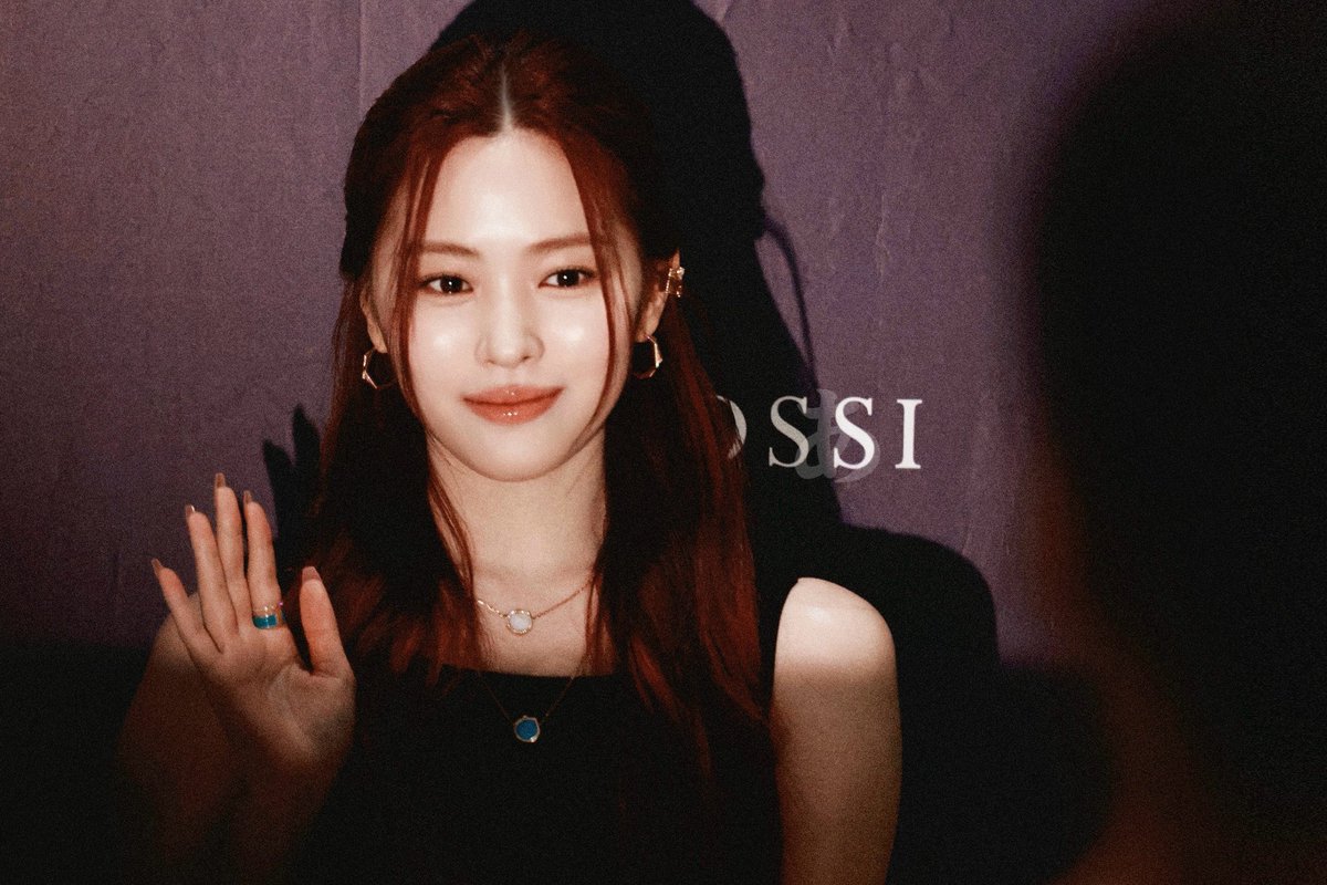 _Akari_no's tweet image. 250513✨

완전..여신..이다..

#있지 #류진 
#ITZY #RYUJIN 
#RYUJINxREPOSSI #레포시