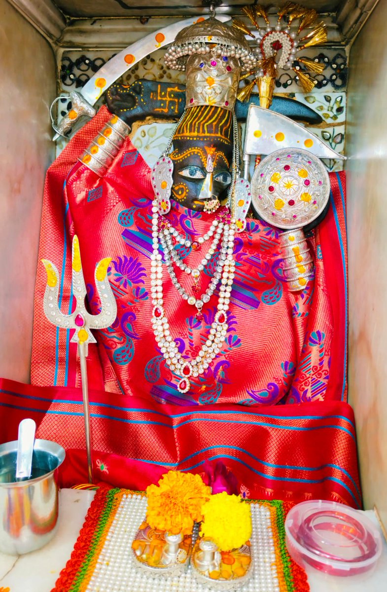 माँ सच्चियाय के दिव्य आलौकिक श्रृंगार दर्शन,ओसियां धाम जोधपुर,राजस्थान
13 मई 2025 मंगलवार 
ज्येष्ठ कृष्ण पक्ष एकम 2082
#hinduism #hindu #जयमांसच्चियायओसियावाली
🙏 माँ सच्चियाय,आप की कृपा बनी रहे🙏 
#jaimaasachchiyayosiyawali 
🔔🌹🙏🚩बोलो श्री सच्चियाय माताजी की
जय 🙏🚩🌹🔔