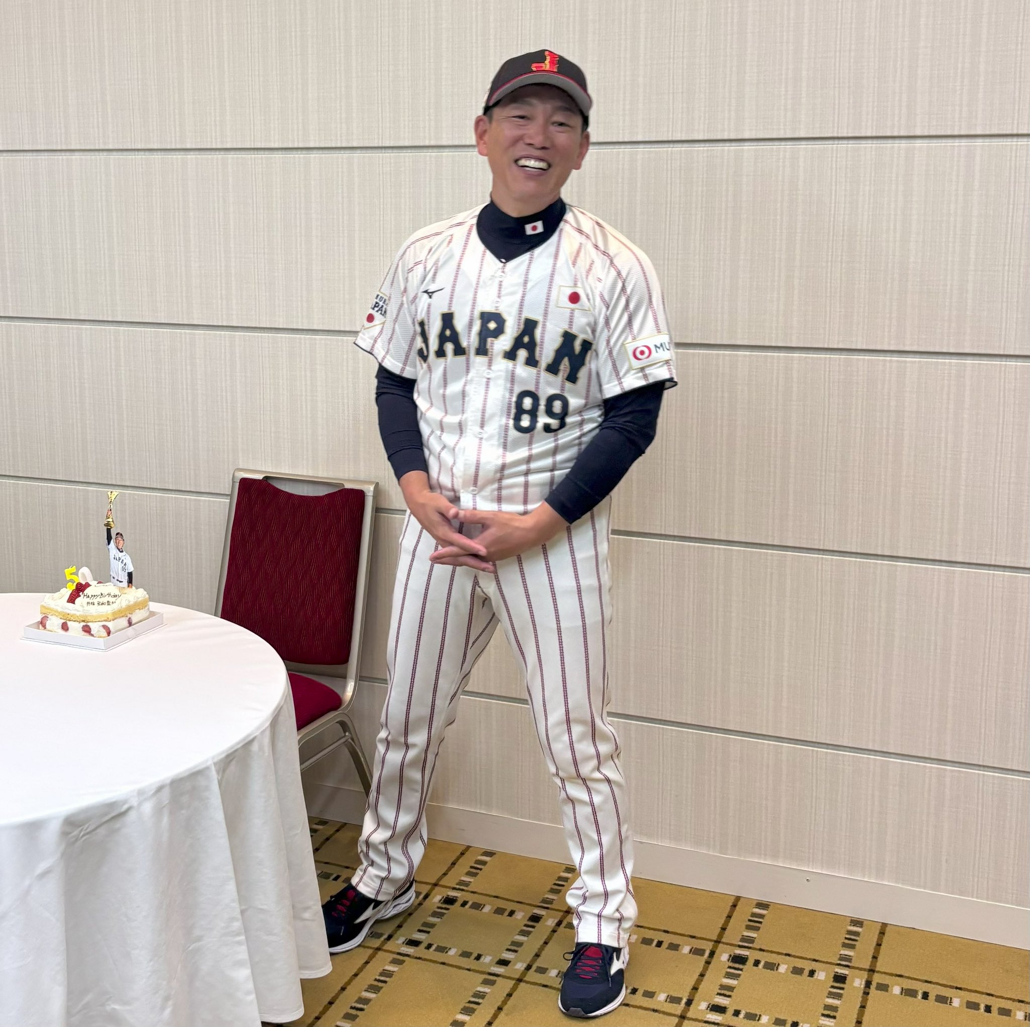 スタンド投入れボール◆ 井端弘和 直筆サインボール 巨人 侍ジャパン監督 5月12日に50歳の誕生日を迎える井端弘和監督を、侍ジャパン担当