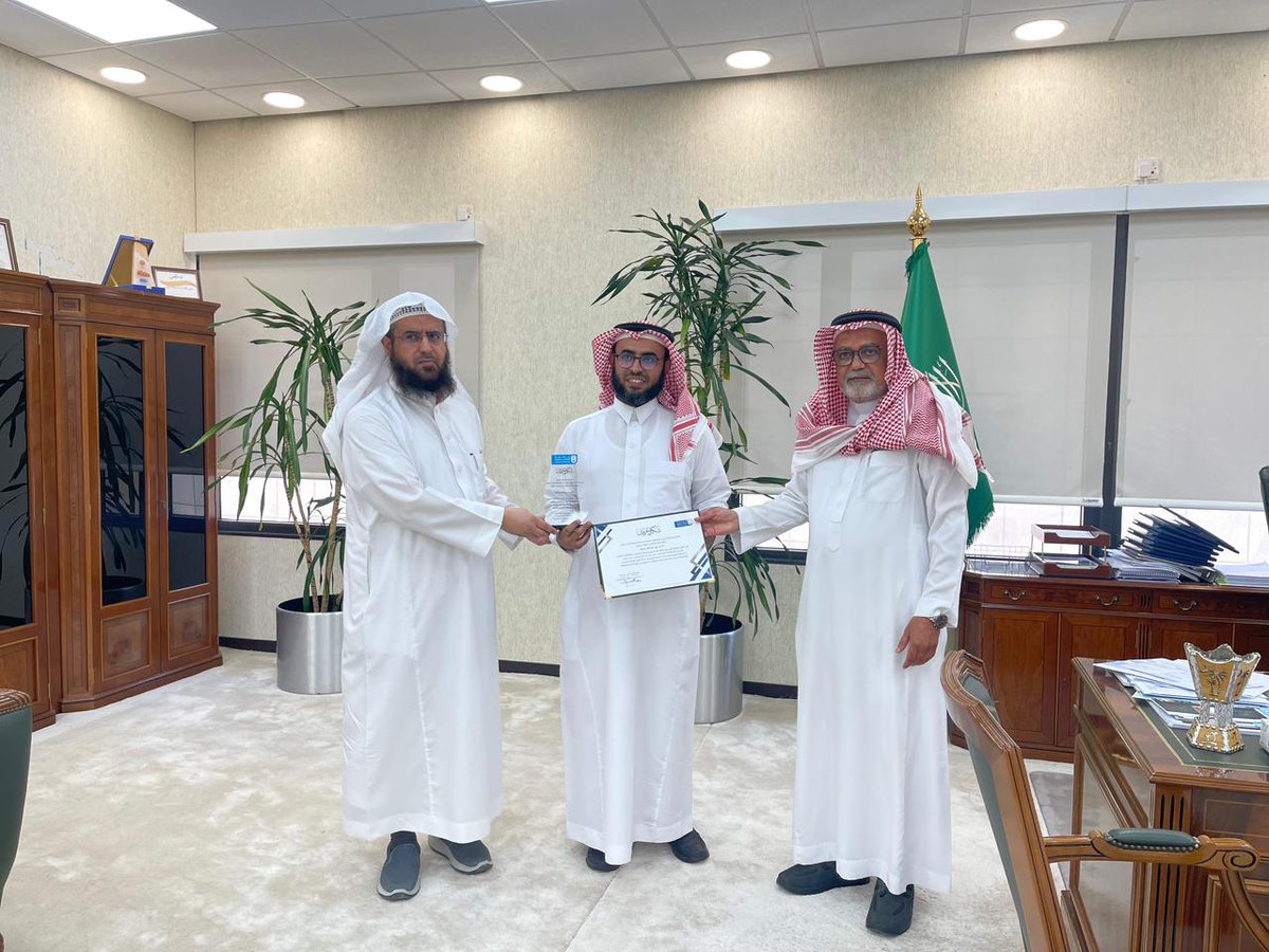 تزامنا مع تكريم سعادة الأستاذ الدكتور/ ناصر بن محمد الداغري، نائب رئيس جامعة الملك سعود <a href="/_KSU/">جامعة الملك سعود</a> للشؤون التعليمية والأكاديمية، وسعادة الأستاذ الدكتور/ حسين بن معلوي الشهراني المدير التنفيذي للصندوق الخيري لرعاية طلاب #المنح الدراسية، نتقدم بوافر الشكر والتقدير لسعادة الدكتور/ عادل