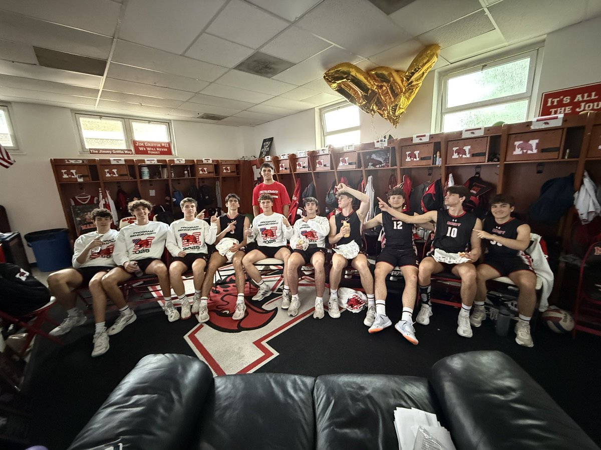 RedHawkVB's tweet image. What a Night. What a group. #ProgramSweep on SENIOR NIGHT #Family 💯💯💯💯💯