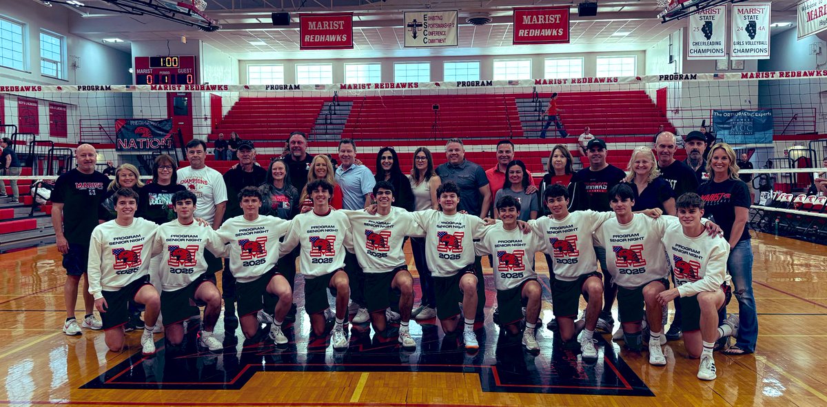 RedHawkVB's tweet image. What a Night. What a group. #ProgramSweep on SENIOR NIGHT #Family 💯💯💯💯💯