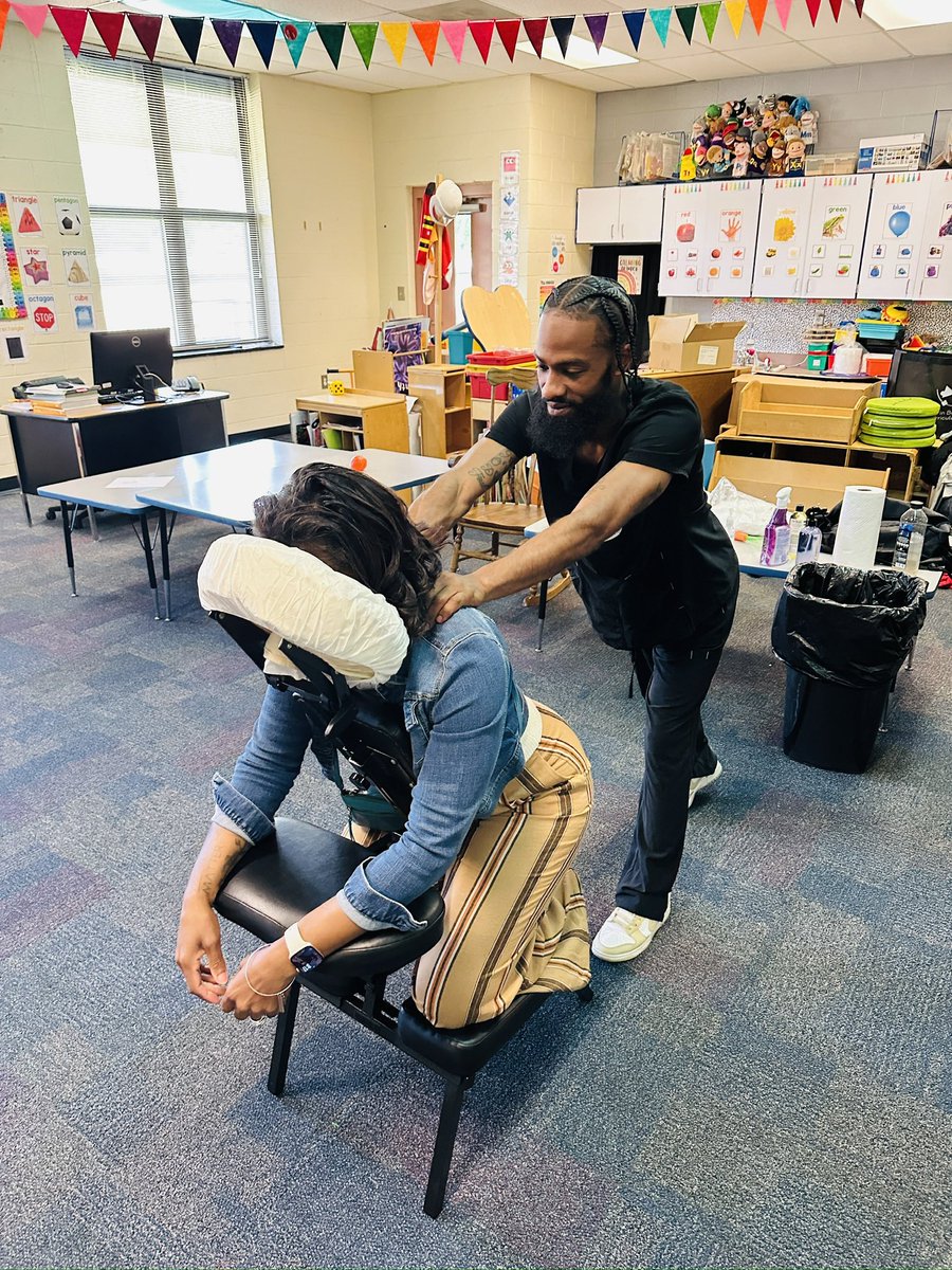 GESTigersSC's tweet image. Last week Geiger’s teachers began celebrating Teacher Appreciation Week Monday with a relaxing massage from Dana and a hearty breakfast.