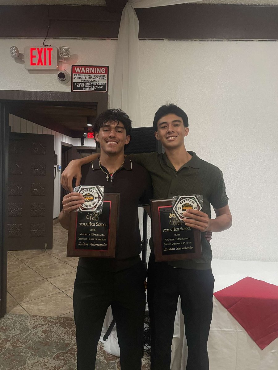 J_Valenzuela11's tweet photo. Honored to receive all league mvp and also Offense player of the year. I finished the regular season batting .462 with OPS of .527, I had 37 hits and 13 sb with 7 doubles and 4 triples with 1 HR. 
@TJewett50 @TBuckLMU @Sergio_Brown13 @AyalaBaseball https://t.co/fPANP2Mvul