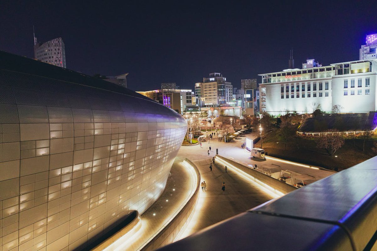 Master3Language's tweet image. Night lights and futuristic vibes at Dongdaemun Design Plaza in Seoul! 

■Learn Korean in a fun &amp;amp; small group class with a native teacher! bit.ly/KoreanGroupCla…
■Source: pexels.com

#DongdaemunDesignPlaza #Seoul #SouthKorea #learnKorean #travelkorea