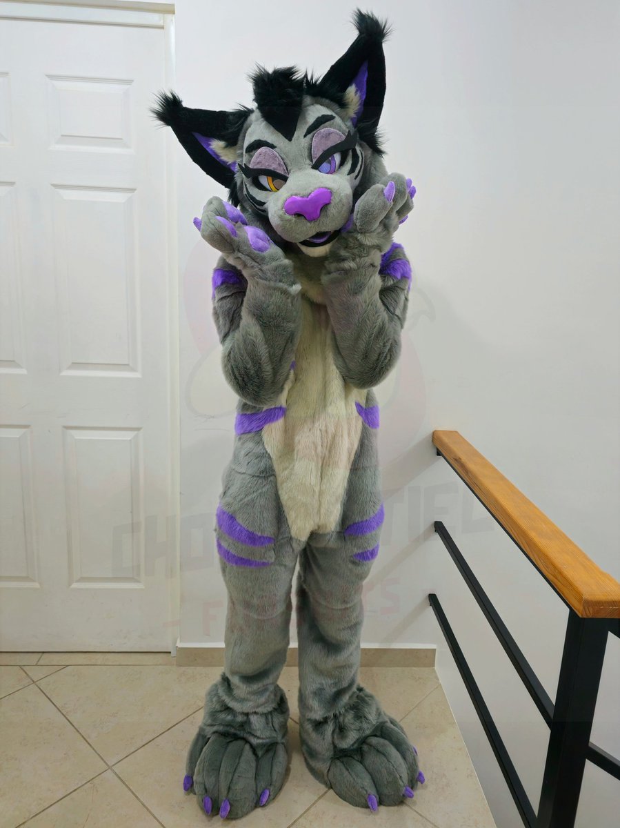 Kyros is done! ✅️🥰
He will be on his way home soon 👀

This plantigrade lynx fursuit with 3D printed base is finished!

It will be very difficult to find a fursuit that fits me, but we are sure that it will look very nice to its owner! 💙

#ChonkyTiel #ChonkyTielFursuits