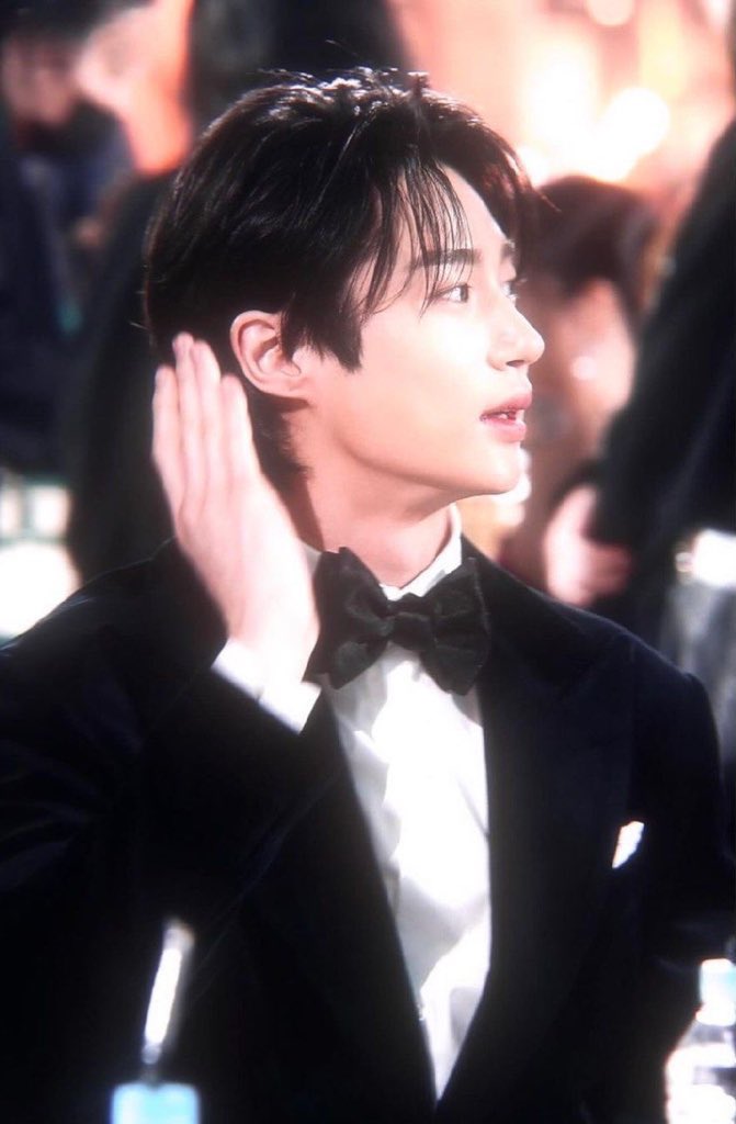 jjinmiley's tweet photo. 나의 긴 생에서 가장 특별한 찰나가 될 네가 너무 좋아

우석아 데뷔 9주년 축하해 🍀✨🥳

#변우석 #ByeonWooSeok
#이름만으로도_위로가되는_변우석
#ByeonWooSeok_9thDebutAnniversary https://t.co/IJD5UzkiuX