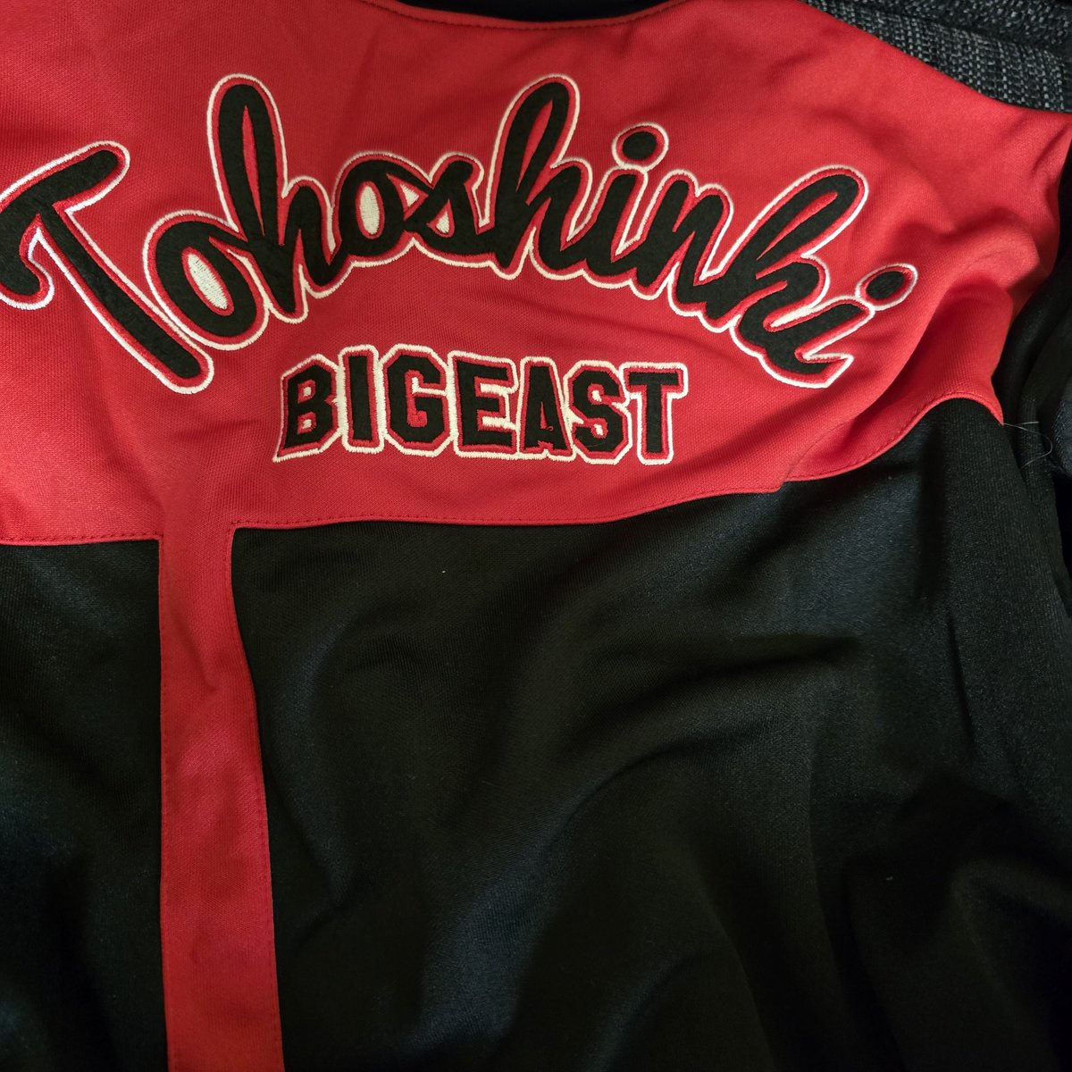 TVXQtoSASUKE's tweet image. #東方神起 お譲り会
Bigeast限定商品 ジャージ
多分サイズはLと思います
着用した覚えは無いですが中古品のご了承を
ヤマト着払い送料だけご負担下さい
抽選はあたるってぃー
フォローこのポストをリポスト&amp;いいね
で応募完了です
固定ポスを必ず確認して下さいね
締め切り: 5月19日 23:59