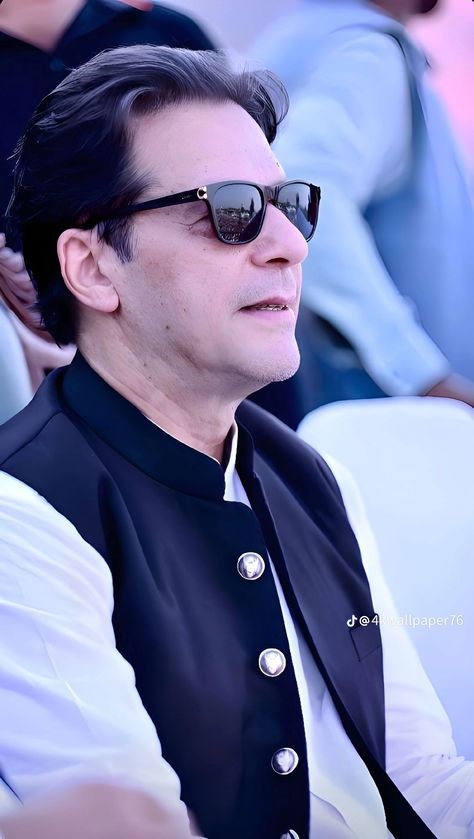 السلام علیکم، صبح بخیر
یا اللہ پاک عمران خان کی حفاظت فرما، آمین