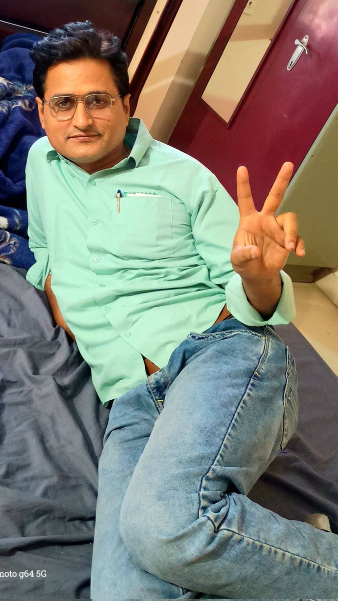pvardhan14's tweet photo. बिनय न मानत जलधि जड़, गए तीन दिन बीत. बोले राम सकोप तब, भय बिनु होय न प्रीति https://t.co/TgwJnSr9QD