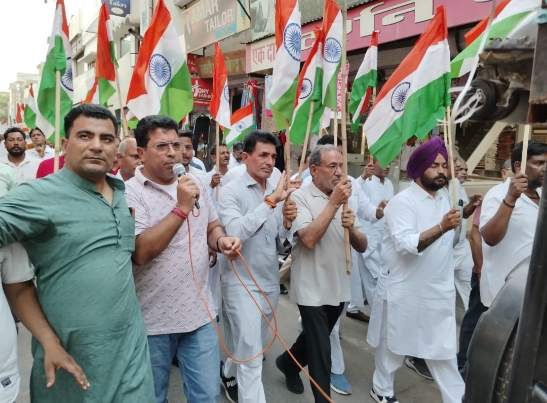 ऑपरेशन सिंदूर में भारतीय सेना द्वारा दिखाए गए शौर्य, पराक्रम और वीरता के सम्मान में डबवाली शहर में तिरंगा यात्रा निकाल सेना की बहादुरी को सलाम किया! इसके साथ ही शहीद हुए वीर सैनिकों तथा पहलगाम में मारे गए निहत्थे देशवासियों को श्रद्धांजलि अर्पित की गई!
#OperationSindoor