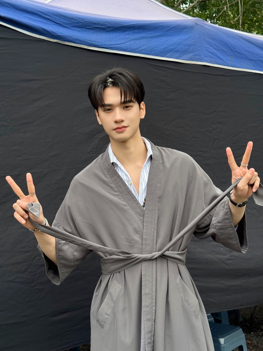 KhemjiraSeries's tweet image. เขมจิราต้องรอด Khemjira The Series 🕯

พ่อครูมารายงานตัววว คนเราจะหล่อตลอดเวลาแบบนี้ไม่ได้ป่าวจ๊ะพ่อ ขี้โกงสุด ๆ 😎 ฝากส่งกำลังใจให้สุดหล่อคนนี้ด้วยนะจ๊ะ 😏✌🏻 

Khemjira The Series Q44 
#เขมจิราต้องรอดQ44