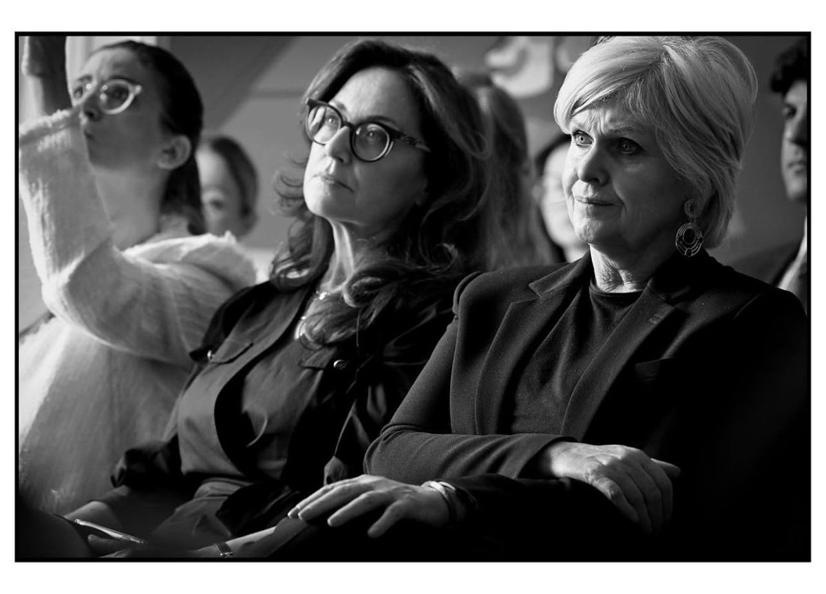Florence Sandis (@florencesandis) on Twitter photo Hier, la députée <a href="/sandrinejossoan/">Sandrine JOSSO🐝🌍</a> et la sénatrice Véronique Guillotin remettaient à la Ministre <a href="/auroreberge/">Aurore Bergé</a> 50 recommandations pour lutter contre la soumission chimique et mieux protéger les victimes.
<a href="/yannickneuder/">Dr. Yannick Neuder</a> <a href="/RomeIsabelle/">Isabelle Rome</a> <a href="/egalite_gouv/">Ministère chargé de l'Égalité</a> Hier, la députée <a href="/sandrinejossoan/">Sandrine JOSSO🐝🌍</a> et la sénatrice Véronique Guillotin remettaient à la Ministre <a href="/auroreberge/">Aurore Bergé</a> 50 recommandations pour lutter contre la soumission chimique et mieux protéger les victimes.
<a href="/yannickneuder/">Dr. Yannick Neuder</a> <a href="/RomeIsabelle/">Isabelle Rome</a> <a href="/egalite_gouv/">Ministère chargé de l'Égalité</a>
