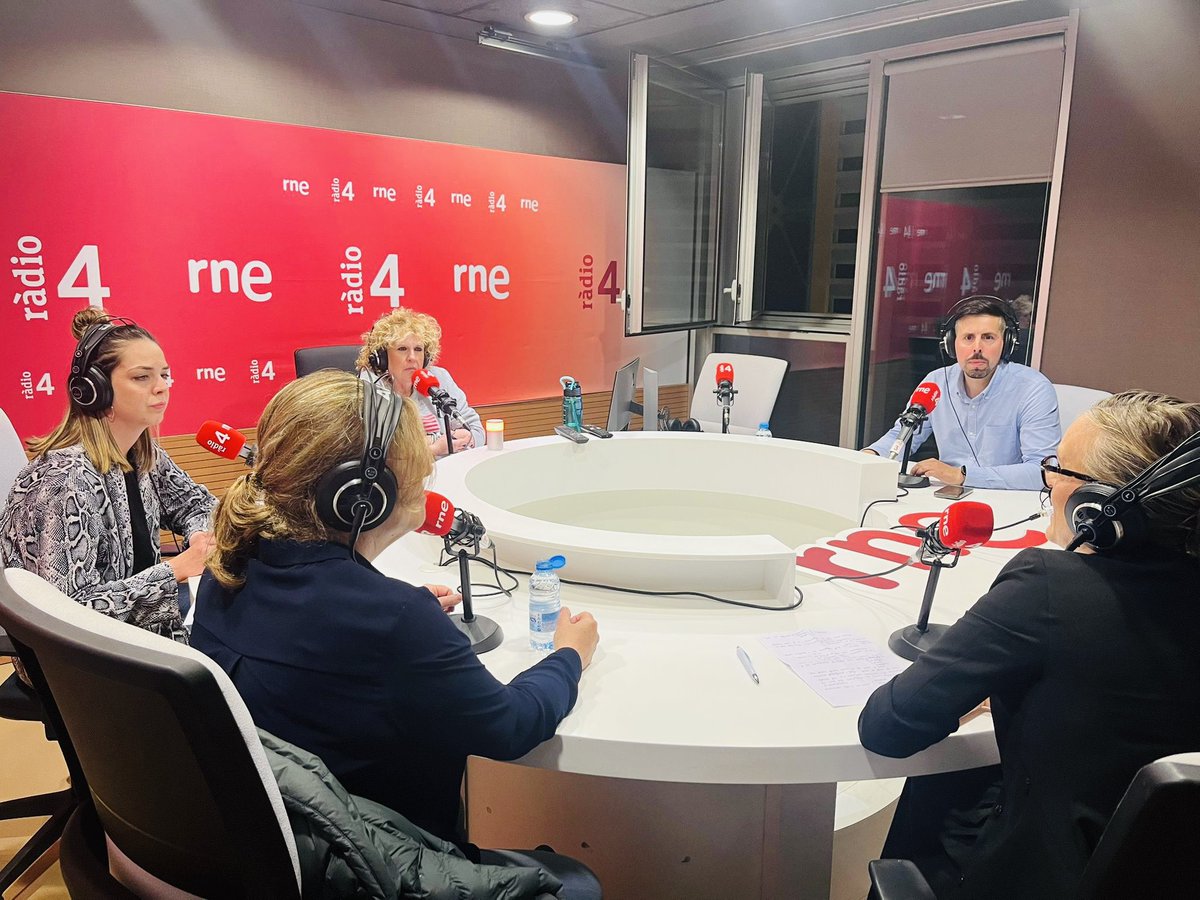 Enfermería Blog (@enfermeratweet) on Twitter photo Ayer por la noche estuve en <a href="/radio4_rne/">radio4_rne</a> para hablar sobre el Día Internacional de la Enfermería.
También abordamos los desafíos y avances de nuestra profesión en el cuidado de la salud.
Gracias por darnos visibilidad y reconocer el valor esencial que desempeñamos.
#Enfermería Ayer por la noche estuve en <a href="/radio4_rne/">radio4_rne</a> para hablar sobre el Día Internacional de la Enfermería.
También abordamos los desafíos y avances de nuestra profesión en el cuidado de la salud.
Gracias por darnos visibilidad y reconocer el valor esencial que desempeñamos.
#Enfermería