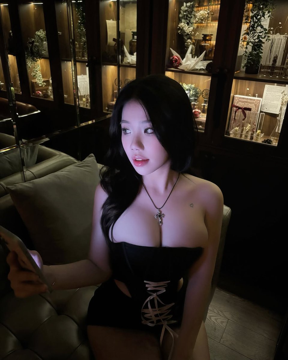 sluttietits's tweet photo. Bigboobs gơn 😶😶😶 https://t.co/IRzseyBKEe