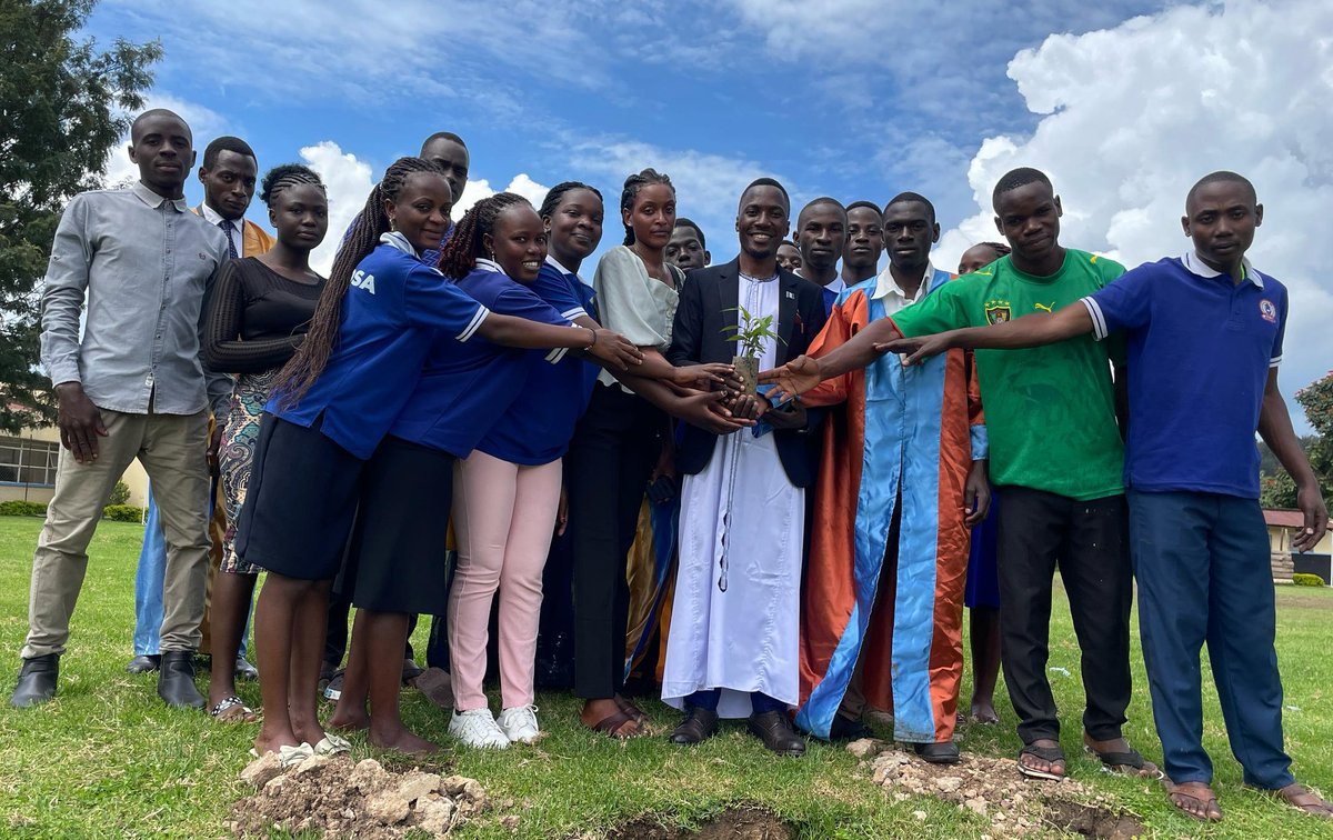 NKOBAZAMBOGO UGANDA (@nkobazambogo_u) on Twitter photo “SSEKABAKA SSUUNA” ly’erinnya ly’omuti Ssentebe wa nkobazambogo mu ggwanga Omw. Adrian Lubyayi gweyasimbye ku Uganda College of Commerce e Kabale. Obumu Maanyi.
<a href="/AdrianLubyayi_1/">ADRIAN ABRAHAM LUBYAYI</a>
#Nkobazambogo #ZambogoKabale “SSEKABAKA SSUUNA” ly’erinnya ly’omuti Ssentebe wa nkobazambogo mu ggwanga Omw. Adrian Lubyayi gweyasimbye ku Uganda College of Commerce e Kabale. Obumu Maanyi.
<a href="/AdrianLubyayi_1/">ADRIAN ABRAHAM LUBYAYI</a>
#Nkobazambogo #ZambogoKabale