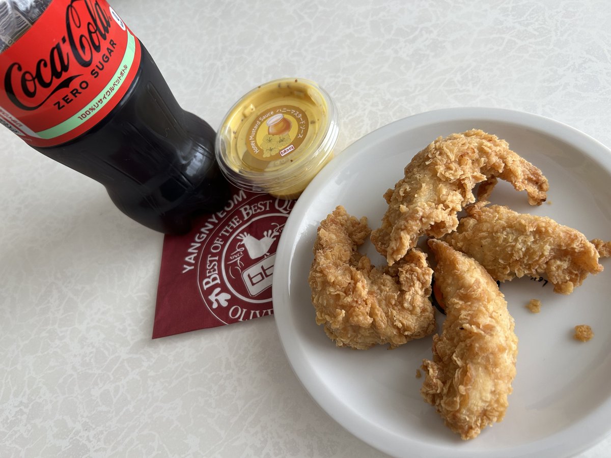 昨日も、今日も、コチった🥤🍗

（本当は炭酸苦手😱だけど頑張って飲んでる😅）

コークとチキンで #コチる 
#放課後宇宙
#andTEAM