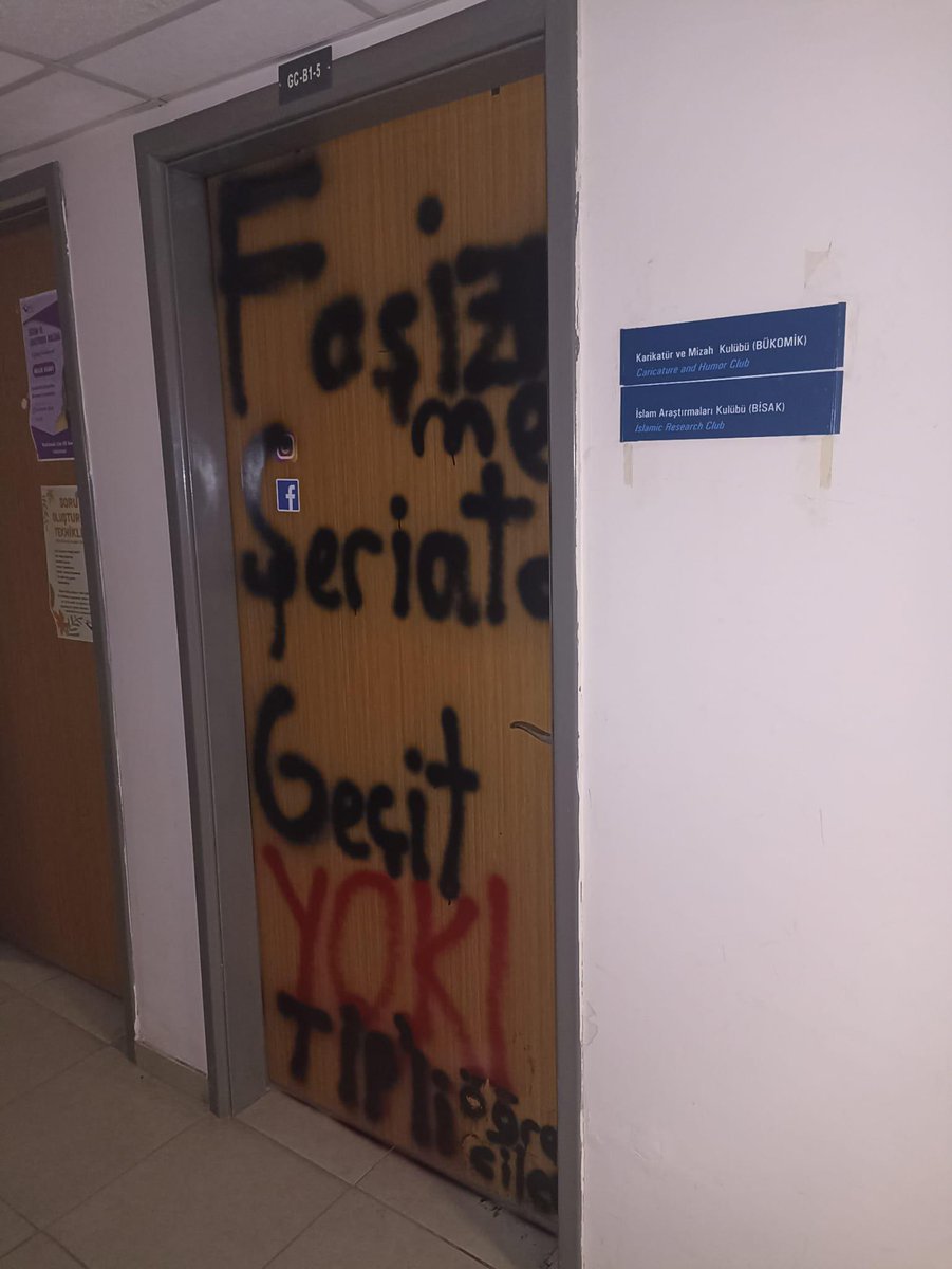 Boğaziçi'nde faşizme, şeriata geçit yok!

Boğaziçi Üniversitesinde BİSAK'ın pedofili, kadın düşmanı, şeriatçı Nureddin Yıldız ile yapmak istediği etkinliğe izin vermeyeceğiz! Kampüslerimizde yeriniz yok!