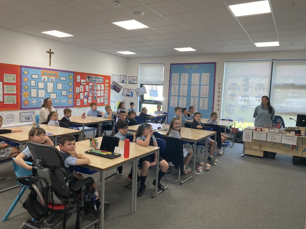 saintninians's tweet image. P4/5 loved learning about the skills needed to run an interior design company. Thank you to our visitor!  #WorldofWorkWeek #focusing #collaborating #communicating #creativity #leading