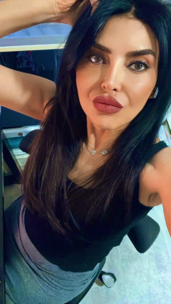 “Herkes yüreğine yakın yürüsün…”

#Dostoyevski 
#MutluGünlerOlsun    #Selfi #Filtre