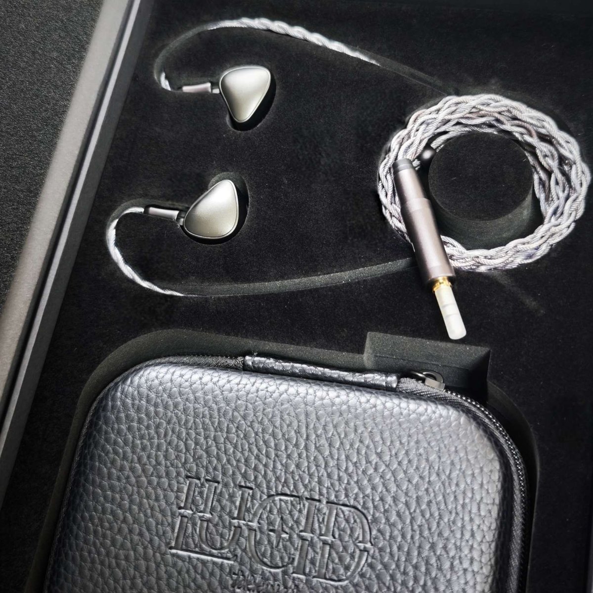 Lucid IEMの測定… 最初同じ側を測定かけたかと思った😳 相当設計詰めて