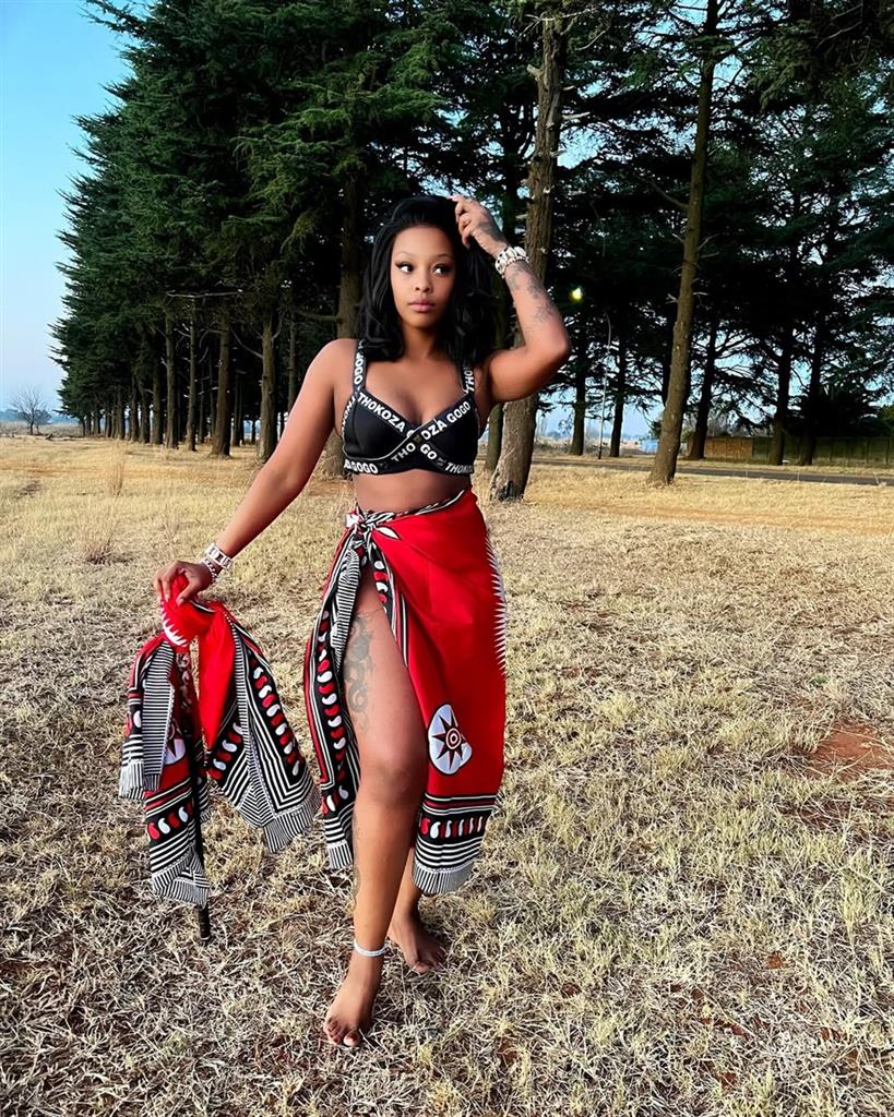 DailysunCelebs's tweet image. Mphowabadimo reveals all!   
#TraditionalHealer #Mphowabadimo #Sangoma 
snl24.com/dailysun/celeb…