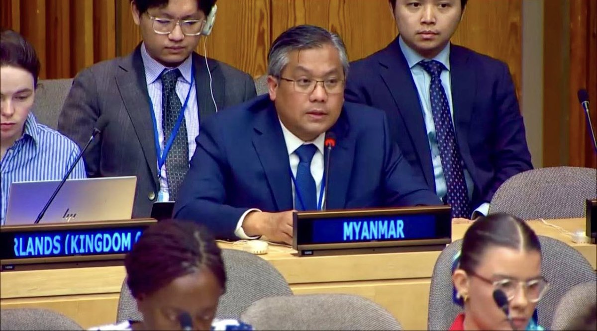 Khithitofficial's tweet photo. ဒီပဲယင်းတွင် စာသင်ကျောင်းကို စစ်လေယာဉ်ဖြင့် ဗုံးကျဲမှုကြောင့် ကျောင်းသားကျောင်းသူ ၂၀ ဦးနှင့် ဆရာမ ၂ ဦးသေဆုံးမှု ကုလသမဂ္ဂ အစည်းအဝေးတွင် တင်ပြလိုက်ပြီး စစ်အုပ်စုကို ကူညီနေမှု ရပ်တန့်ရန် သံအမတ်ကြီးဦးကျော်မိုးထွန်း တောင်းဆို
Read more->https://t.co/ZCq32YTQ4a https://t.co/B3OICpkeEo