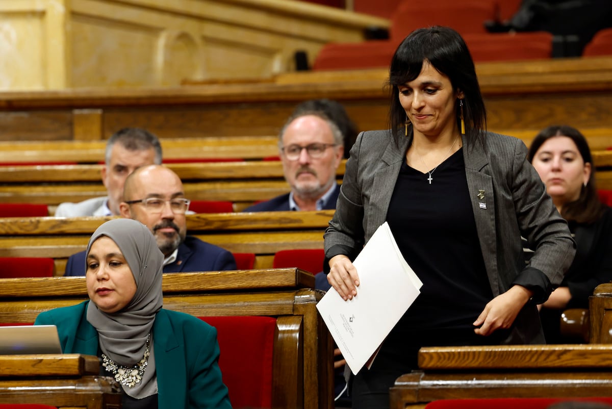 La <a href="/orriolsderipoll/">Sílvia Orriols</a>, és la veu valenta que defensa sense por la identitat catalana i sacseja els fonaments d’un sistema polític covard que ens ha portat a la ruina i a la decadència  més absoluta. 
És l'única i última esperança!
<a href="/CatalunyaAC/">Aliança Catalana</a>