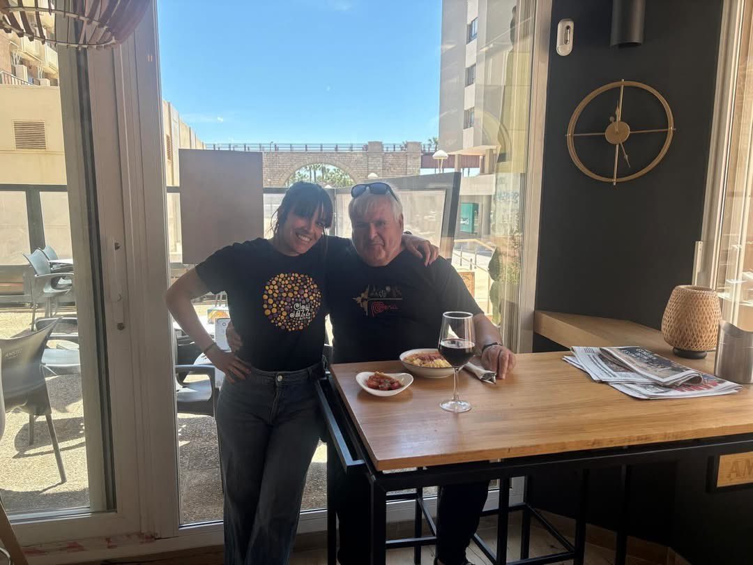 ¡Ya tenemos menú en nuestra cafetería de Clasijazz! 🍳 Ven y disfruta de tu menú de lunes a viernes de 13:30h a 16:00 h. Por solo 12€ y también están disponibles para llevar 😄

El menú Clasijazz incluye 🍛
PRIMERO + SEGUNDO + PAN + BEBIDA + POSTRE O CAFÉ