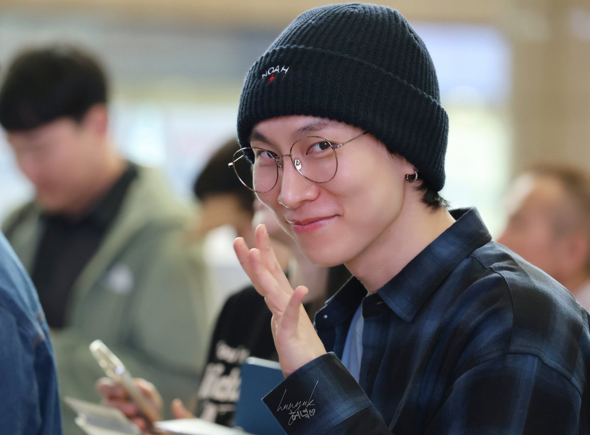 fly6314's tweet image. 2025.05.13 김포공항 일본 출국길 
사랑스런 깜장콩 🐱
#silverlight #서은광 #btob #비투비