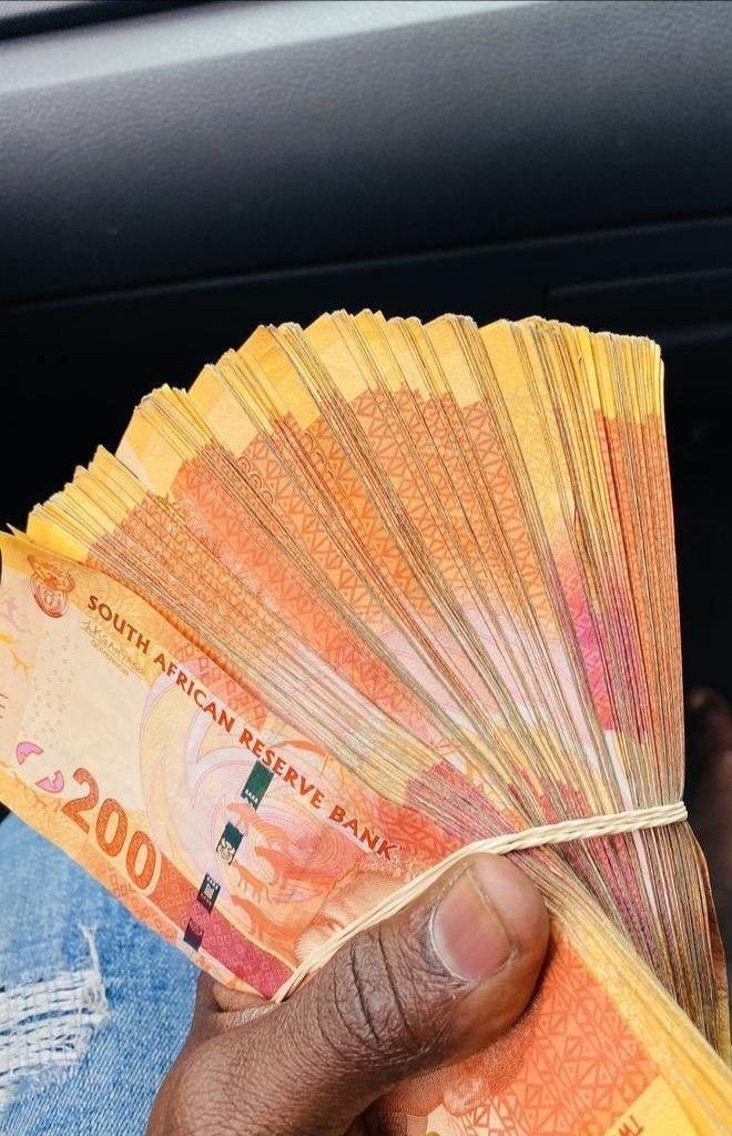 Corner_Prince01's tweet photo. Wake up last money giveaway I'm giving free R200 ewallet to 10 people at 12:30 am 💚simply retweet my 10 previous post comment done and follow me. I will pick from comments. https://t.co/qu65oHPlhO