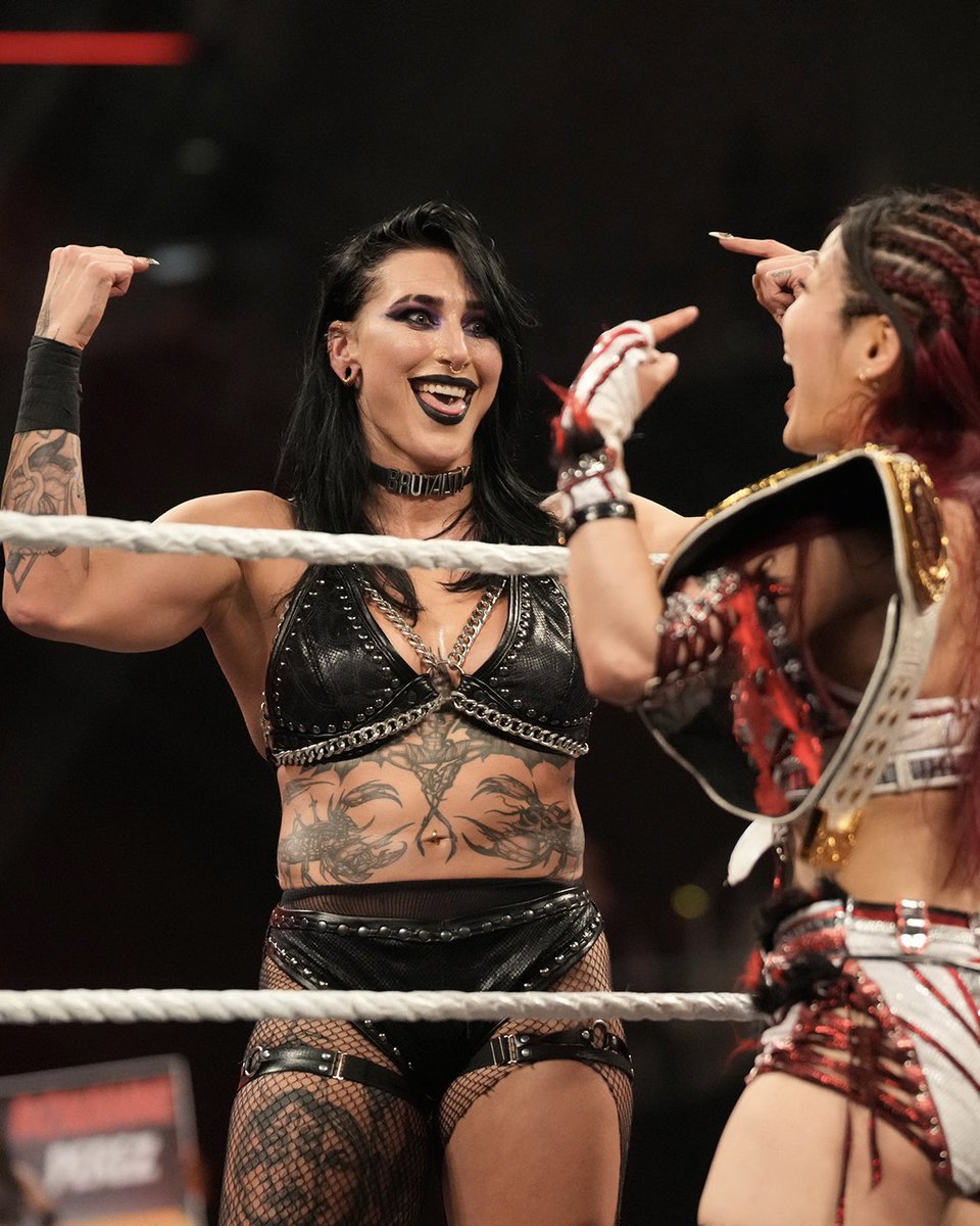 WWEDeutschland's tweet image. 👉😄👈 #WWERaw

@RheaRipley_WWE @Iyo_SkyWWE