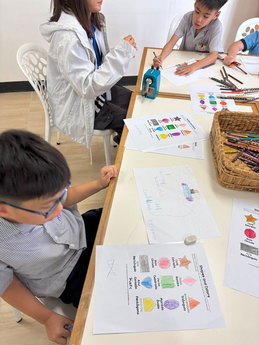 sassamakee's tweet image. and finally using their shape knowledge to create and label accurate transport drawings 📐! A truly multi-sensory learning experience! #Year2Learning #TransportTheme #HandsOnLearning #WordSearchFun #ShapeRecognition #STEM #Spanish #international