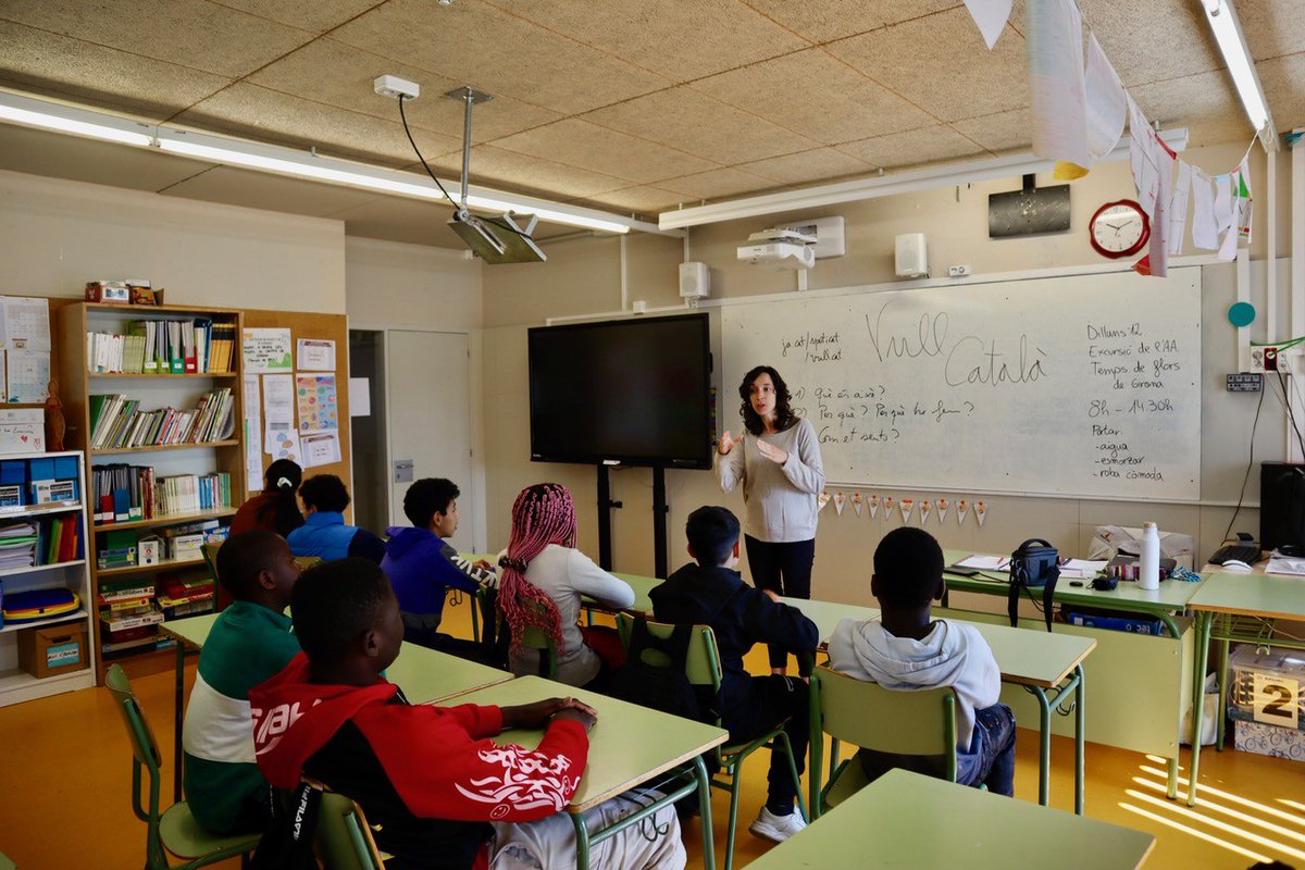 Josep Ma Puig Rovira (@josepmpr) on Twitter photo Pep Tort: Vull Català és un programa de Ràdio Escola a Ràdio Salt que converteix l’aprenentatge del català en una experiència col·lectiva i comunitària.
diarieducacio.cat/aprenentatgese…
<a href="/DiariEducacio/">Diari de l'Educació</a> <a href="/RosaSensat/">Associació de Mestres Rosa Sensat</a> <a href="/FMRPc/">FMRPedagògica</a> <a href="/consorciedubcn/">Consorci d'Educació</a> <a href="/FECC_Pastoral/">Dep.Pastoral FECC</a> <a href="/diariARA/">diariARA</a> Pep Tort: Vull Català és un programa de Ràdio Escola a Ràdio Salt que converteix l’aprenentatge del català en una experiència col·lectiva i comunitària.
diarieducacio.cat/aprenentatgese…
<a href="/DiariEducacio/">Diari de l'Educació</a> <a href="/RosaSensat/">Associació de Mestres Rosa Sensat</a> <a href="/FMRPc/">FMRPedagògica</a> <a href="/consorciedubcn/">Consorci d'Educació</a> <a href="/FECC_Pastoral/">Dep.Pastoral FECC</a> <a href="/diariARA/">diariARA</a>
