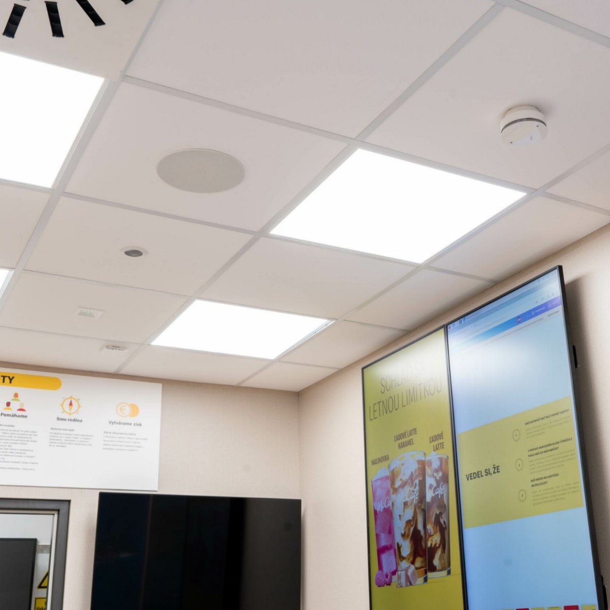 McDonald’s Bratislava şubesi, Loxone ile enerji tüketimini optimize ediyor ve operasyonel verimliliği artırıyor.🍔✅ 
_________ 
Akıllı otomasyonla iş ve yaşamı iyileştiriyor ve basitleştiriyoruz.
#Loxonetr #otomasyon #enerjiverimliliği #akıllıişletme #mcdonalds #akıllırestoran