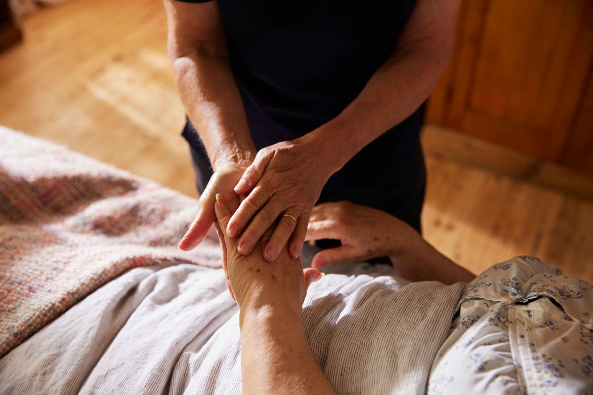 This #PalliativeCareWeek, Silverchain calls on the Govt to ensure advance care planning is accessible for all aged care recipients, not just those in residential care. Current reforms create an unfair divide. #AgeingAtHome #AdvanceCarePlanning

Read more.
loom.ly/sHTchsw