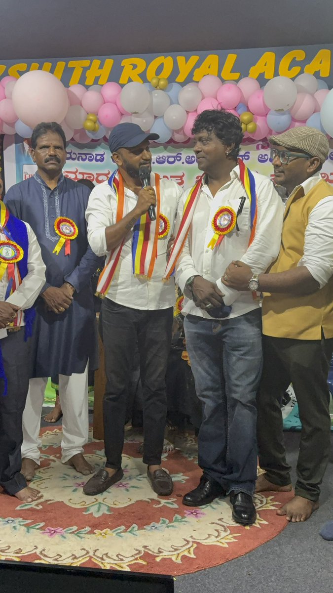vishgowda25's tweet photo. At Yakshith Royal Academy #yuvachethanakarnataka #youthiconvishwanathgowda #youthspower #youthvoice #karnataka #viralpost https://t.co/3LPfDOouR8