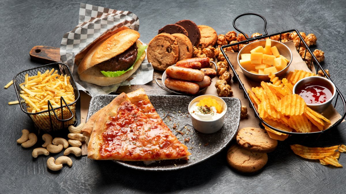 🎙️ Tune in TODAY at 12:20 PM on <a href="/sawtlebnan/">Voice of Lebanon 100.3 100.5</a> — Ms. Clara Abou Samra &amp; Dr. Maha Hoteit will be live to discuss the National Campaign to Eliminate Trans Fats in #Lebanon, launched by <a href="/mophleb/">Ministry of Public Health - Lebanon</a> &amp; K2P Center. Don’t miss this important conversation!

🔗 bit.ly/4kBq6pZ