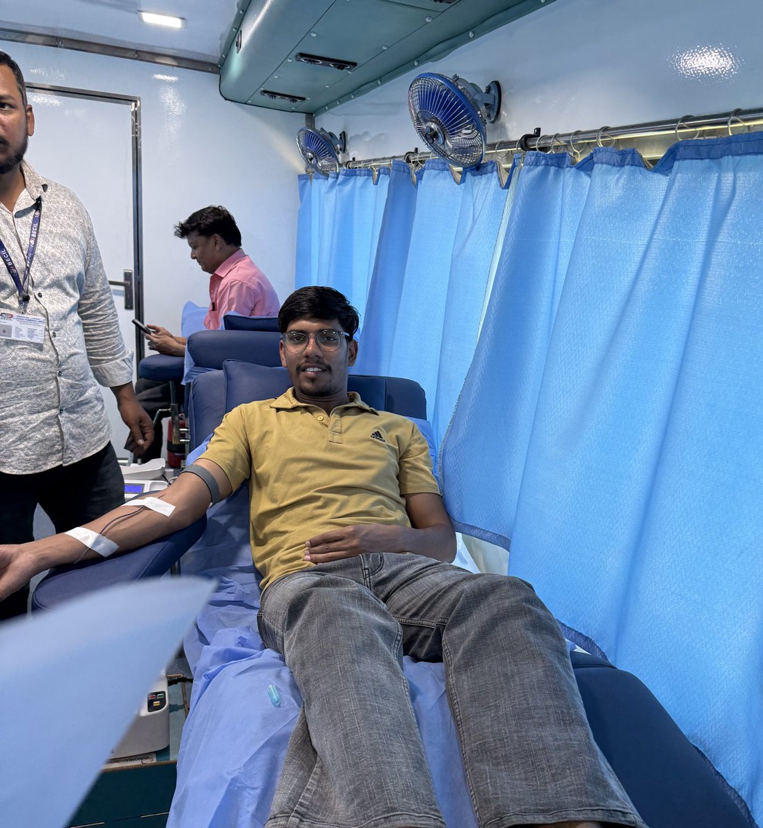 tweetsdsn's tweet photo. Blood donation camp at @aiims_newdelhi for our beloved army !

#deprem #ceasefire #IndianArmy https://t.co/EXk0X21hWP