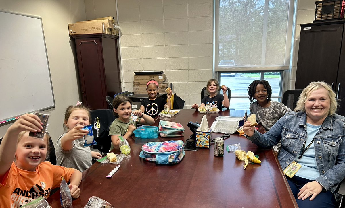 When they pick lunch with the principal as their last PBIS reward for the year.. #EveryMomentMatters <a href="/FHSchools/">FHSD</a>