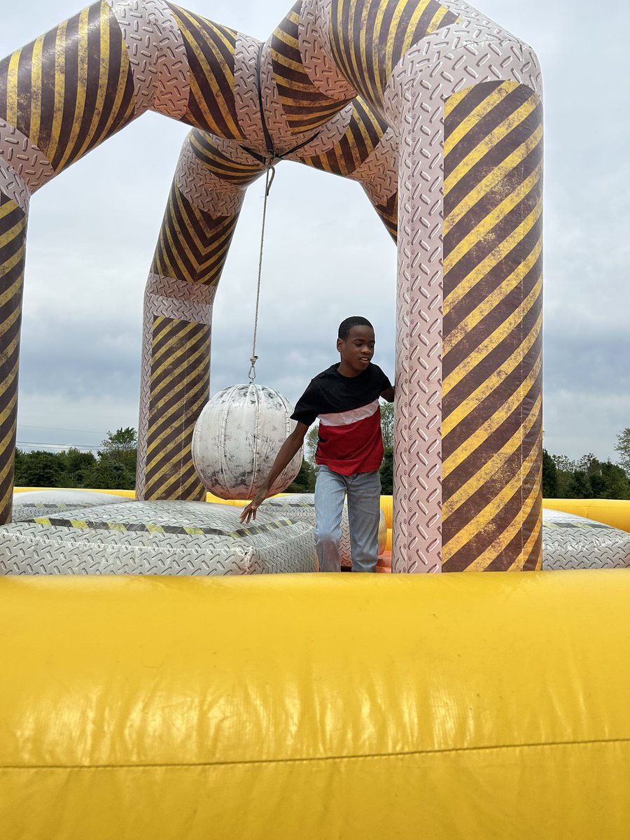 MsCurran_'s tweet photo. Best day of the year, the Hillside carnival! Thank you PTSA for letting our classes be the official bounce house testers. They work great! So much fun! https://t.co/PrJg6WaL7p
