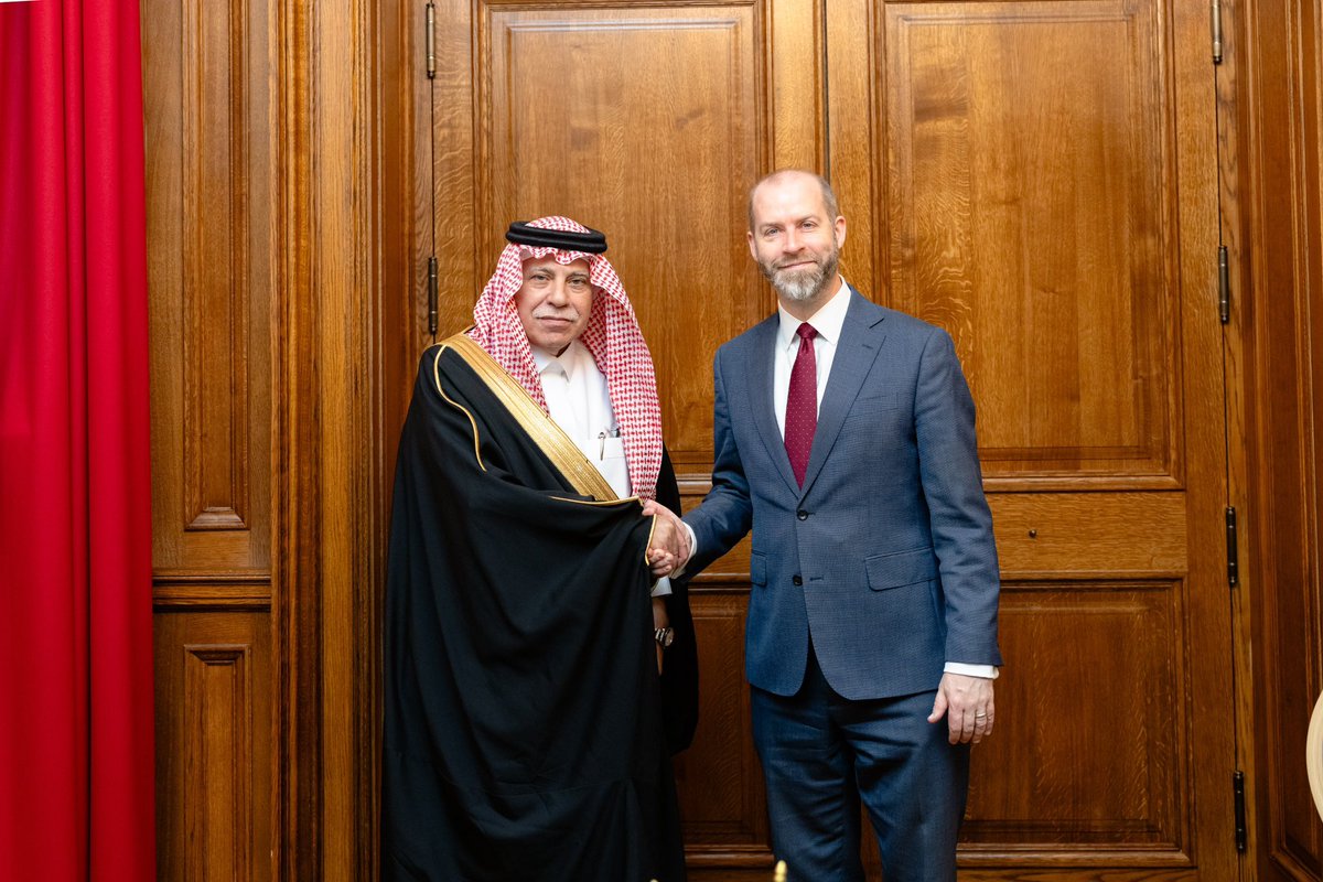 ماجد القصبي | Majid Al-Kassabi (@malkassabi) on Twitter photo اجتمعت اليوم مع معالي وزير الدولة للأعمال والتجارة <a href="/jreynoldsMP/">Jonathan Reynolds</a>، بمشاركة صاحب السمو الملكي الأمير خالد بن بندر بن سلطان بن عبدالعزيز سفير خادم الحرمين الشريفين لدى المملكة المتحدة، والسفير البريطاني لدى المملكة السيد نيل كرومبتون، حيث استعرضنا تقدم المبادرات المنبثقة عن لجان اجتمعت اليوم مع معالي وزير الدولة للأعمال والتجارة <a href="/jreynoldsMP/">Jonathan Reynolds</a>، بمشاركة صاحب السمو الملكي الأمير خالد بن بندر بن سلطان بن عبدالعزيز سفير خادم الحرمين الشريفين لدى المملكة المتحدة، والسفير البريطاني لدى المملكة السيد نيل كرومبتون، حيث استعرضنا تقدم المبادرات المنبثقة عن لجان