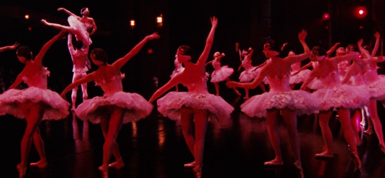 TheCinesthetic's tweet photo. Black Swan (2010) dir. Darren Aronofsky https://t.co/93lQ8urnGk