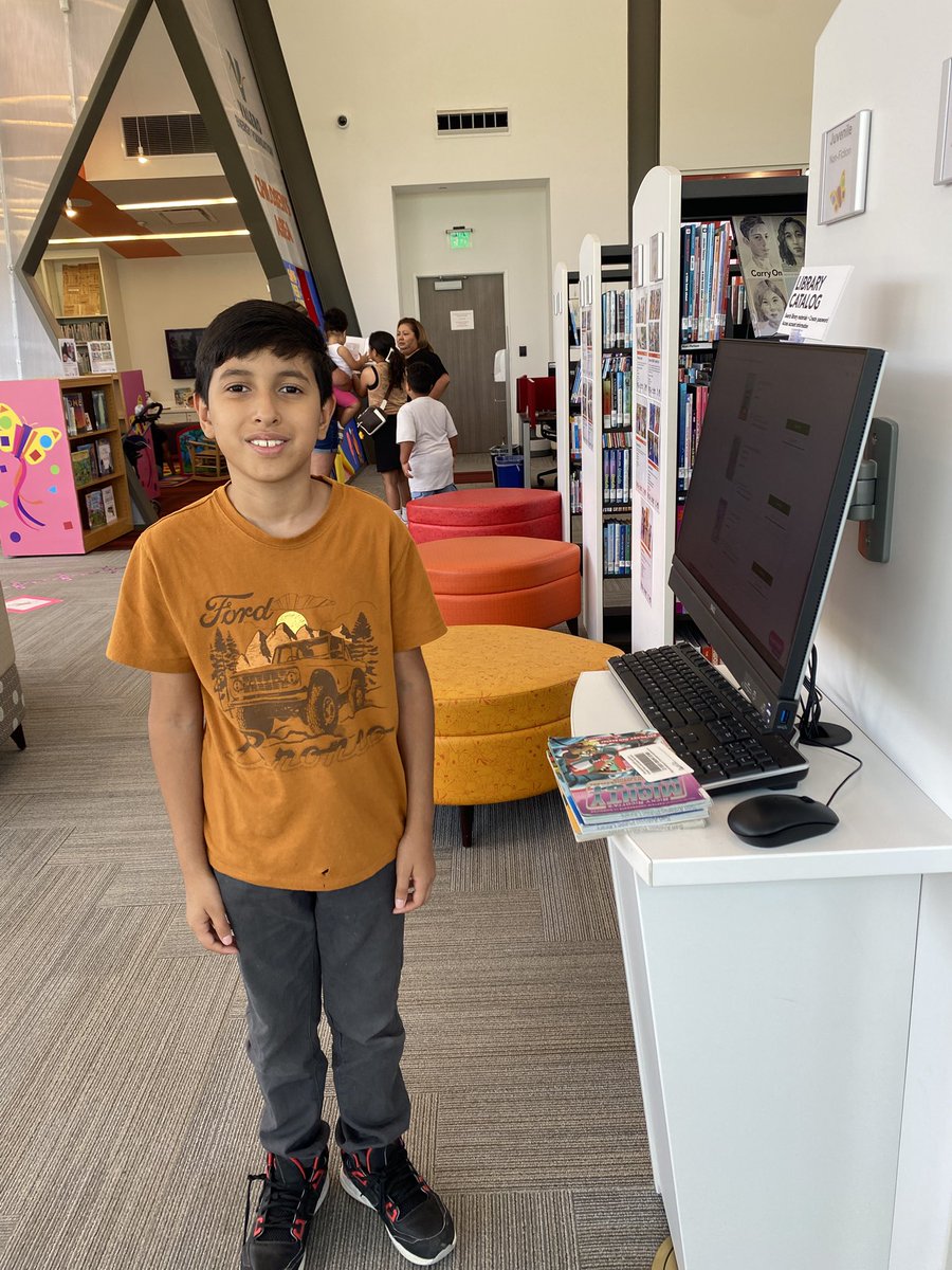 It’s Meet Mrs Silva at  Schaefer today, our #SaladoPatriots are stocking up for summer reading <a href="/ECISDreads/">ECISDreads</a> <a href="/ECISDtweets/">East Central ISD</a>