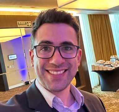 UNSAM_EPyG's tweet photo. #OrgulloUNSAM Nuevo Licenciado en Administración Pública
Guido Llorens aprobó su tesina "Transformación digital y federalismo. Historia clínica electrónica", dirigido por Guillermo Alonso.
¡FELICITACIONES! https://t.co/bpCtoucgRl