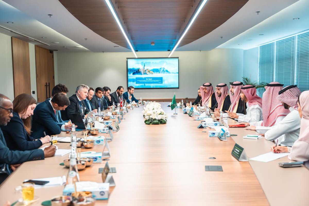 سعدت اليوم بلقاء عمدة الحي المالي لمدينة لندن، اللورد أليستر كينغ والوفد المرافق، حيث تبادلنا الرؤى حول تطوير قطاع التأمين، وبحثنا سبل التعاون والاستفادة من الفرص الاستثمارية بين البلدين.

I was pleased to meet today with Lord Alastair King, the Lord Mayor of the City of London’s