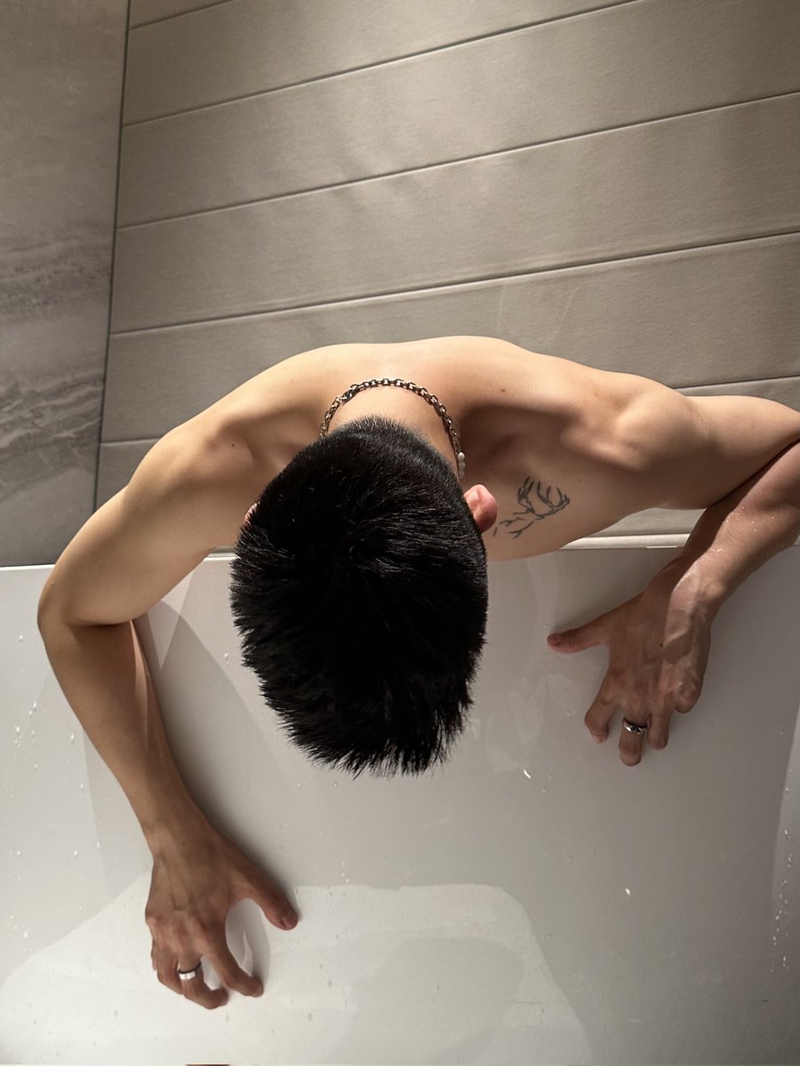 小狗飞碟🛸 (@alonya19) on Twitter photo 