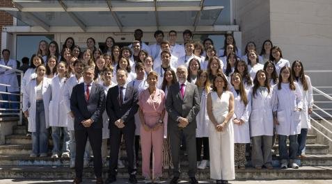 Oncología Radioterápica HUN (@oncort_hun) on Twitter photo Muy orgullosos de haber sido parte del profesorado de la primera promoción de medicina de la Universidad Pública de Navarra🧑🎓🧑⚕️ enhorabuena! Nos vemos por el hospi! <a href="/UNavarra/">UPNA - Universidad</a> Muy orgullosos de haber sido parte del profesorado de la primera promoción de medicina de la Universidad Pública de Navarra🧑🎓🧑⚕️ enhorabuena! Nos vemos por el hospi! <a href="/UNavarra/">UPNA - Universidad</a>