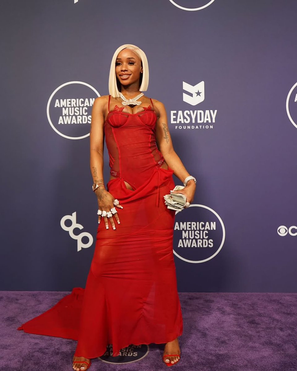 Hoochie Coochie @ da <a href="/AMAs/">American Music Awards</a> 💋💋