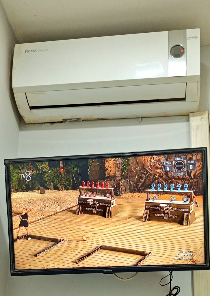 Otelde şu şekil keyifle izliyorum dilberin rezilliğini 😂 bu gece paketlenerek istanbula gelicek inşallah sema 🤲🏾
#Survivor2025 #SurvivorAllStar2025